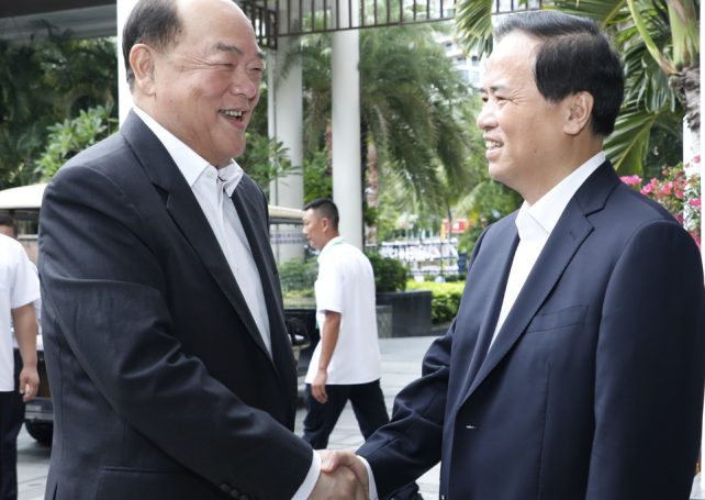 Ho Iat Seng meets top Hainan officials