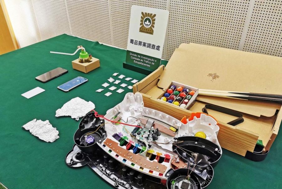 Ice hidden in toys sent by express mail to Macao