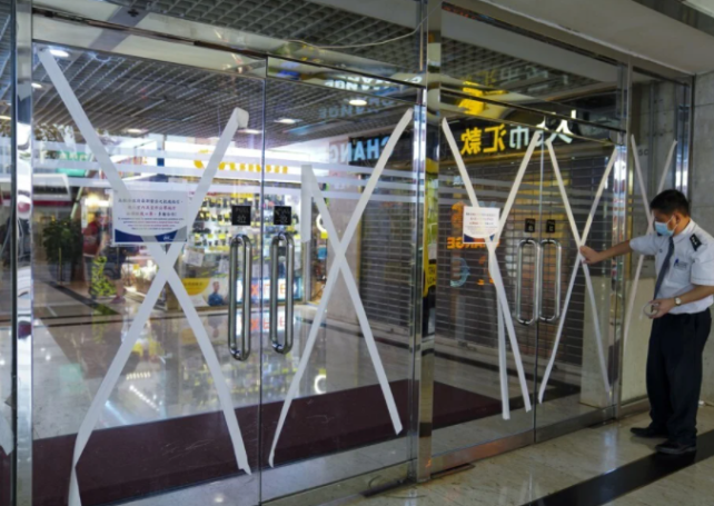 Hong Kong observatory defends hoisting of Signal No. 8