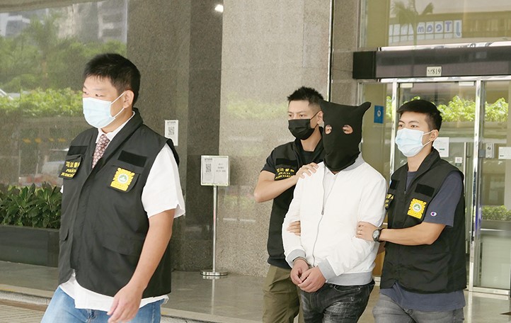 ‘Jet rat’ steals brand watch worth 185,000 yuan