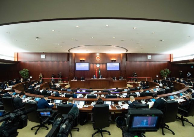 CE says Macao would need sandwich class housing