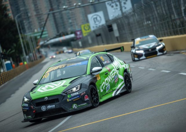 Crash, bang, wallop – Huff wins 10th Macao title, then he doesn’t