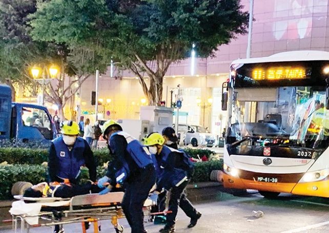 20-year-old man hit by bus in city centre