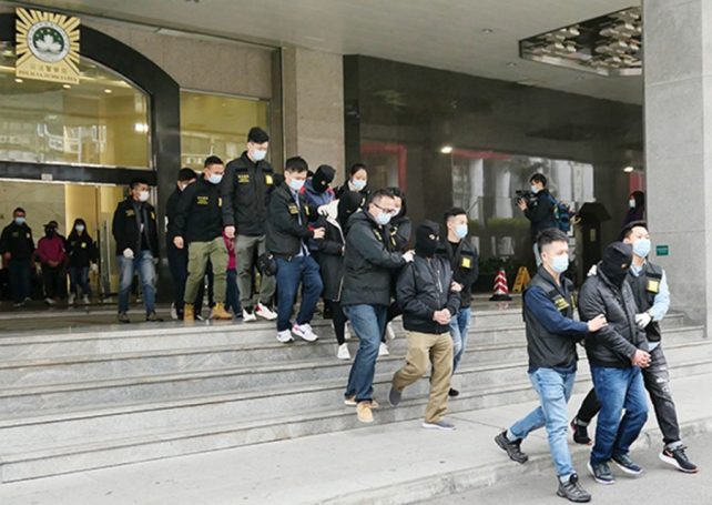 Police discover fake jobs scheme, arresting 8 locals and 9 non-residents
