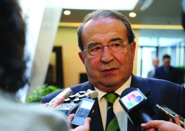Neto Valente to head bar association for two more years
