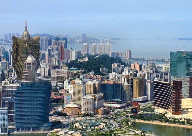 Residents’ unemployment rate dips to 4%