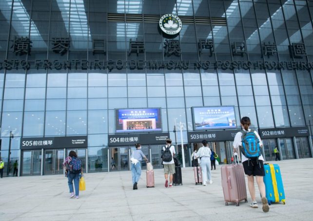 Mainland opens the door to foreign residents once more