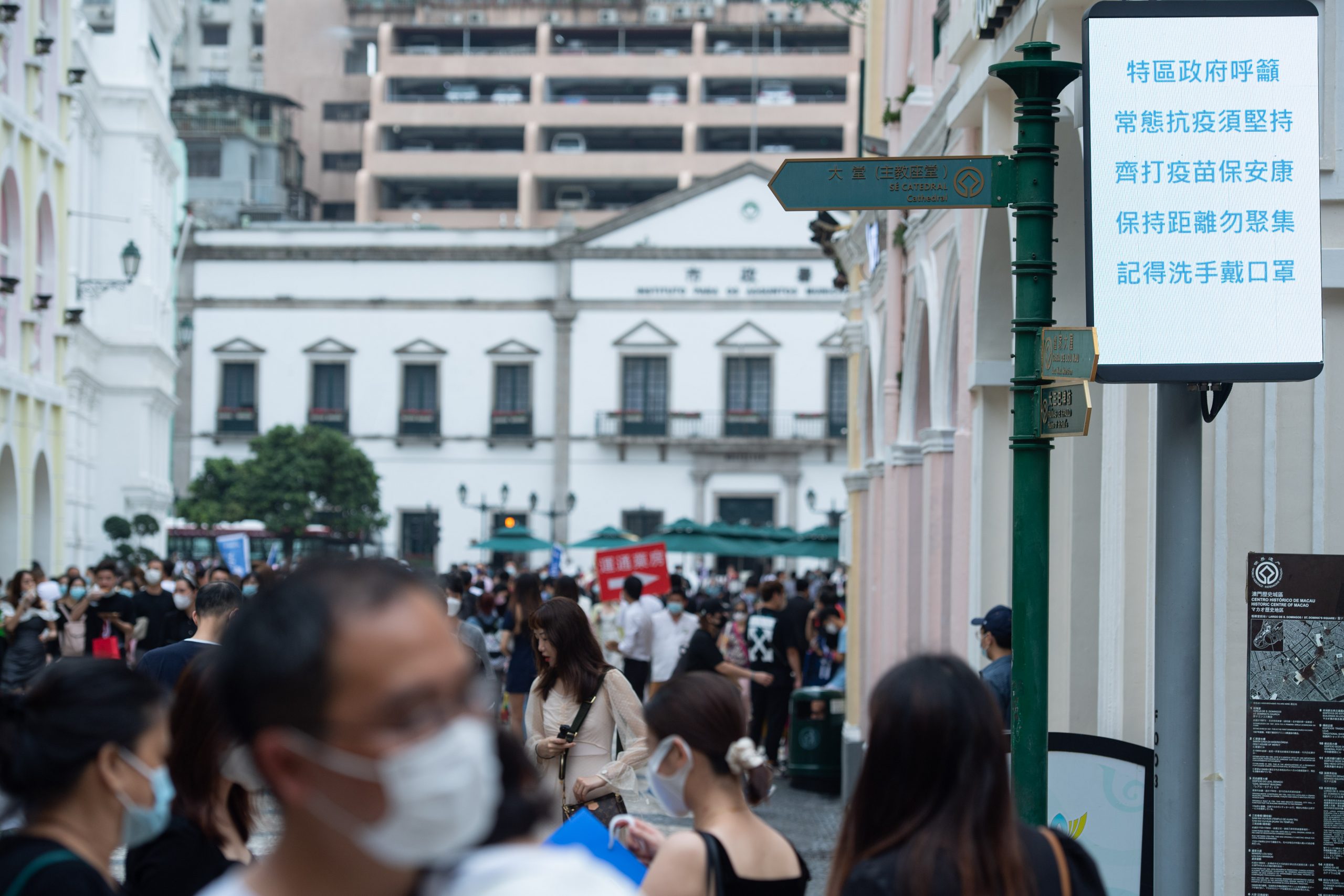 GDP falls slightly in first quarter