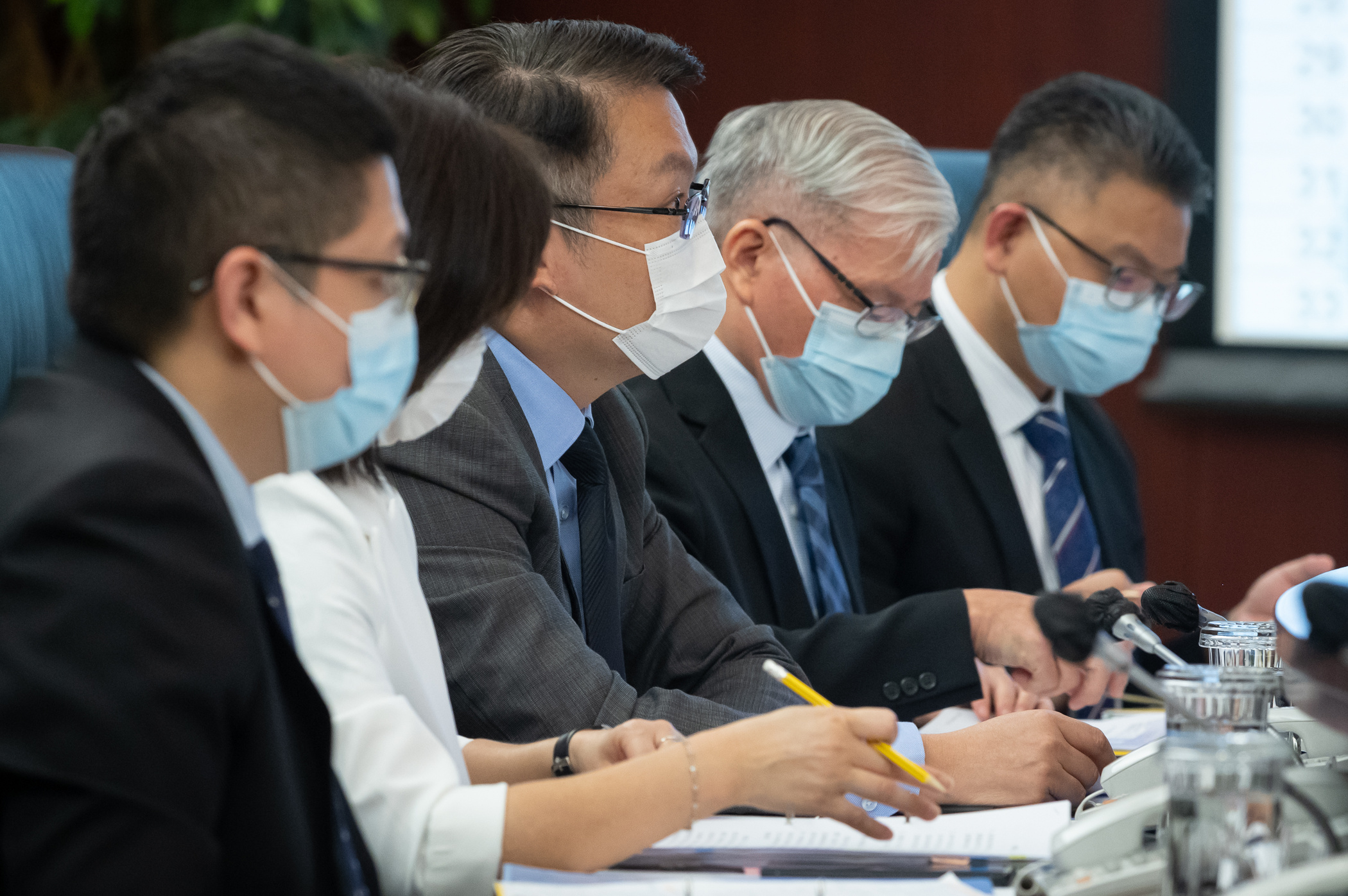 Lawmakers call for better deal for employees