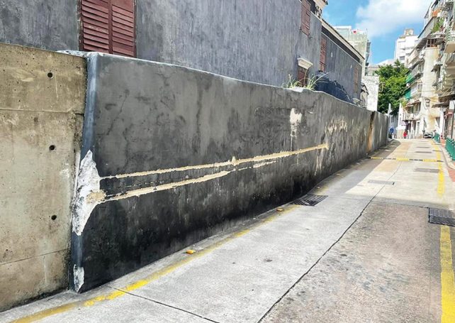 Driver damages UNESCO-listed Mandarin’s House