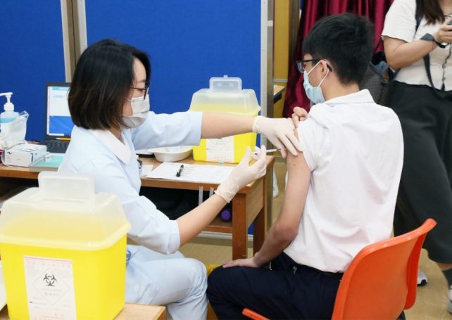 Health Bureau chief meets National Health Commission experts in Beijing