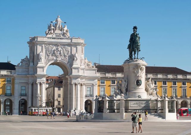 Chinese and Brazilians head international quest for Portuguese real estate