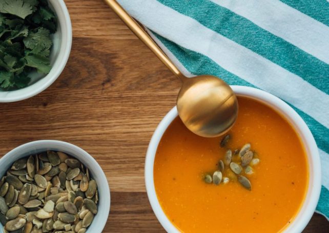 Creamy red lentil soup by Mariana de Oliveira Dias