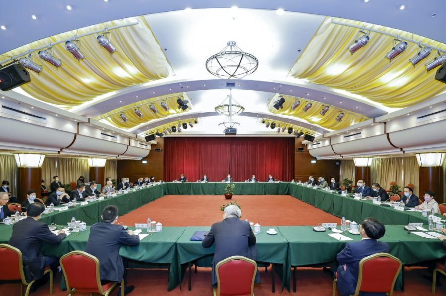 Chief Executive Ho Iat Seng discusses budget with CPPCC members