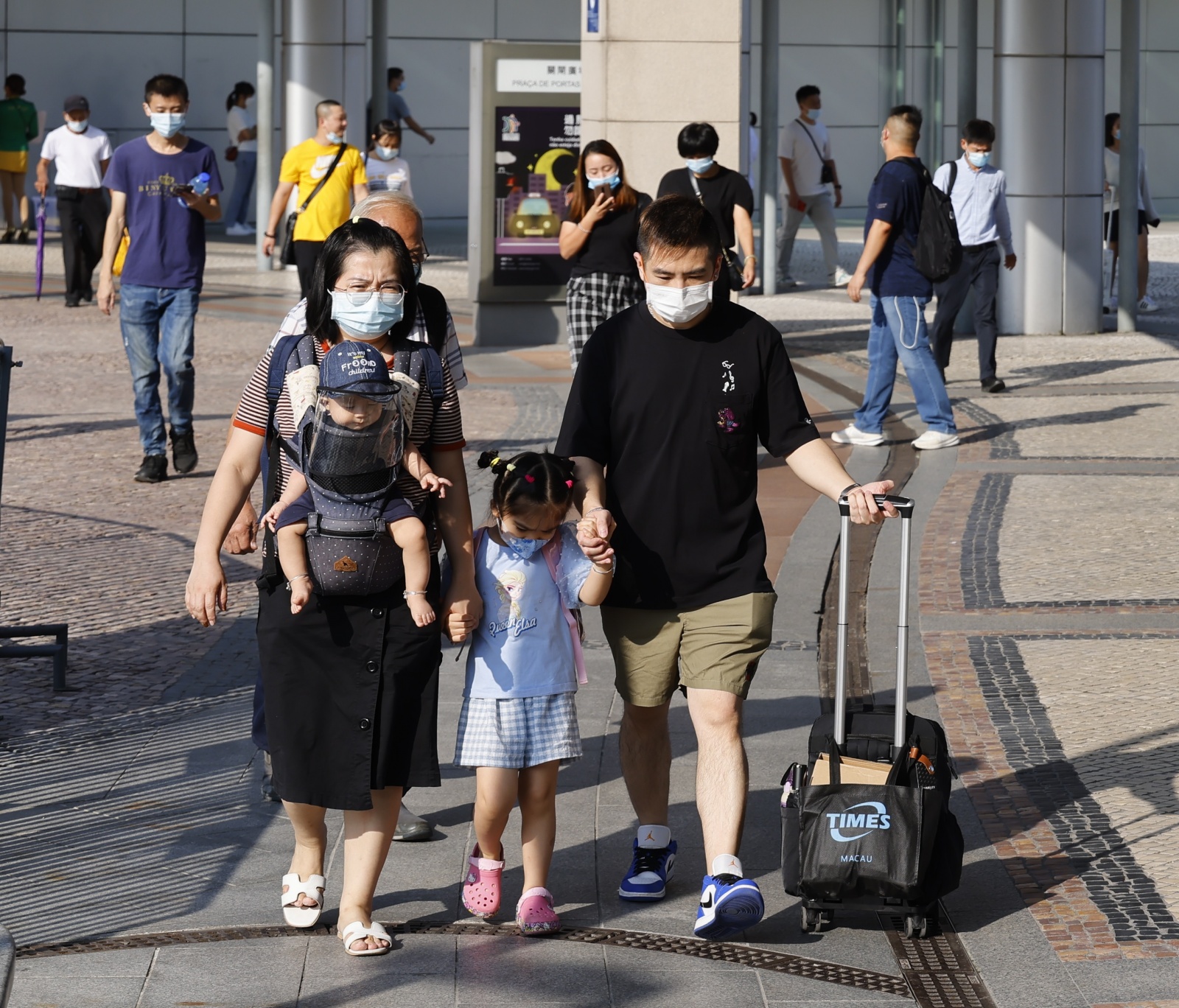 Visitor arrivals just 606,841 in April