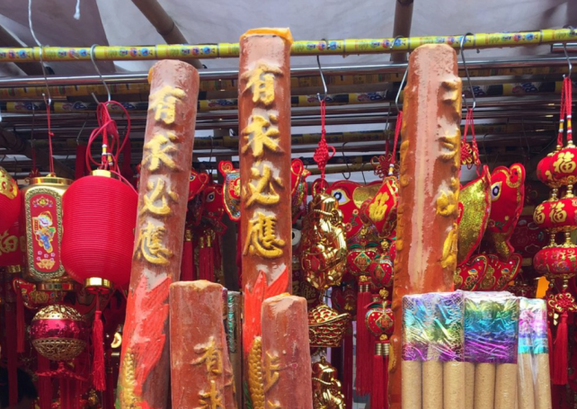 Chinese New Year market traders pay MOP 29,000 at booth auction