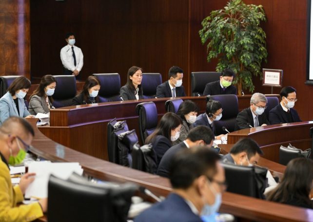 Culture secretary queries low fees at University of Macau