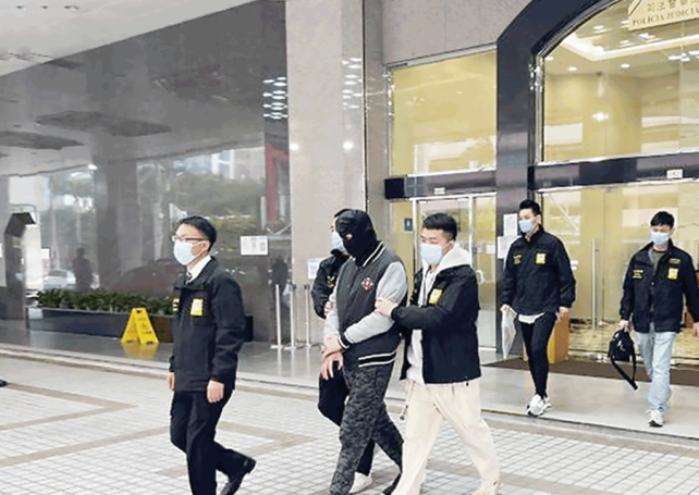 Police question former bank staff over RMB 3 million in missing commemorative banknotes