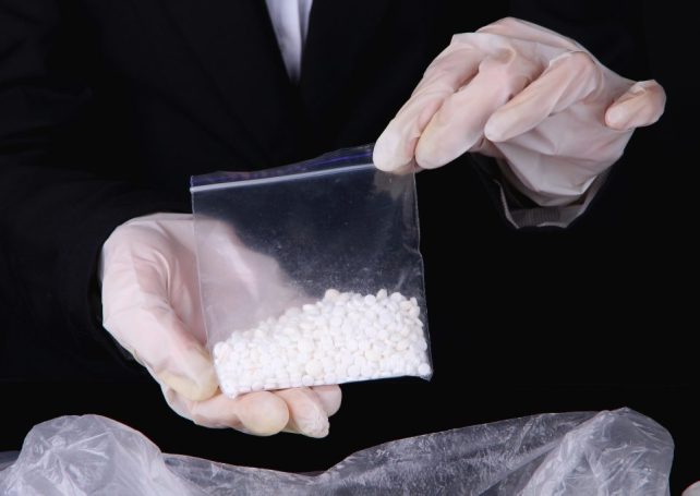 Police swoop on drugs gang, seize ‘ice’ worth MOP 1.2 million