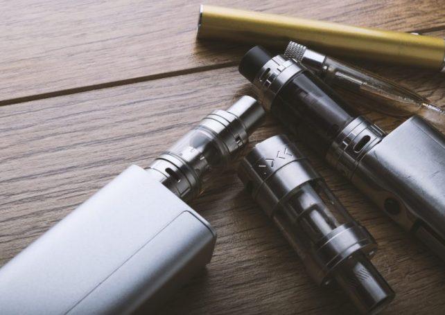 Government bans import of e-cigarettes by post or e-commerce