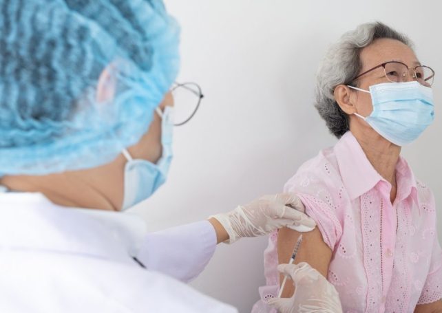 Senior citizens vaccinated against Covid-19 to receive MOP 250 vouchers