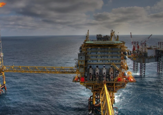 Higher oil prices help Angola pay debts to Chinese banks