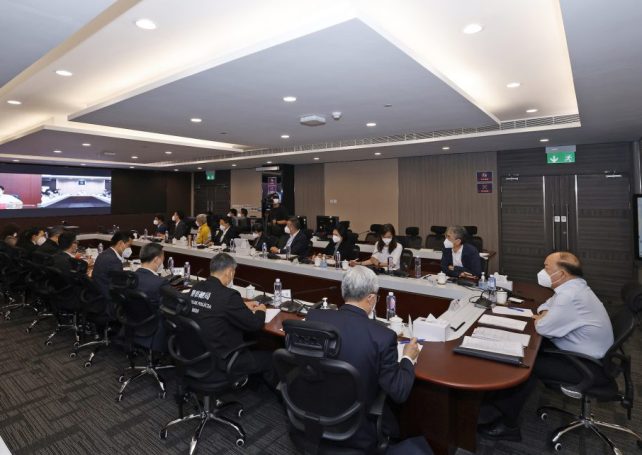 Chief Executive Ho Iat Seng reaffirms ‘zero-Covid’ policy during Macao-Zhuhai meeting