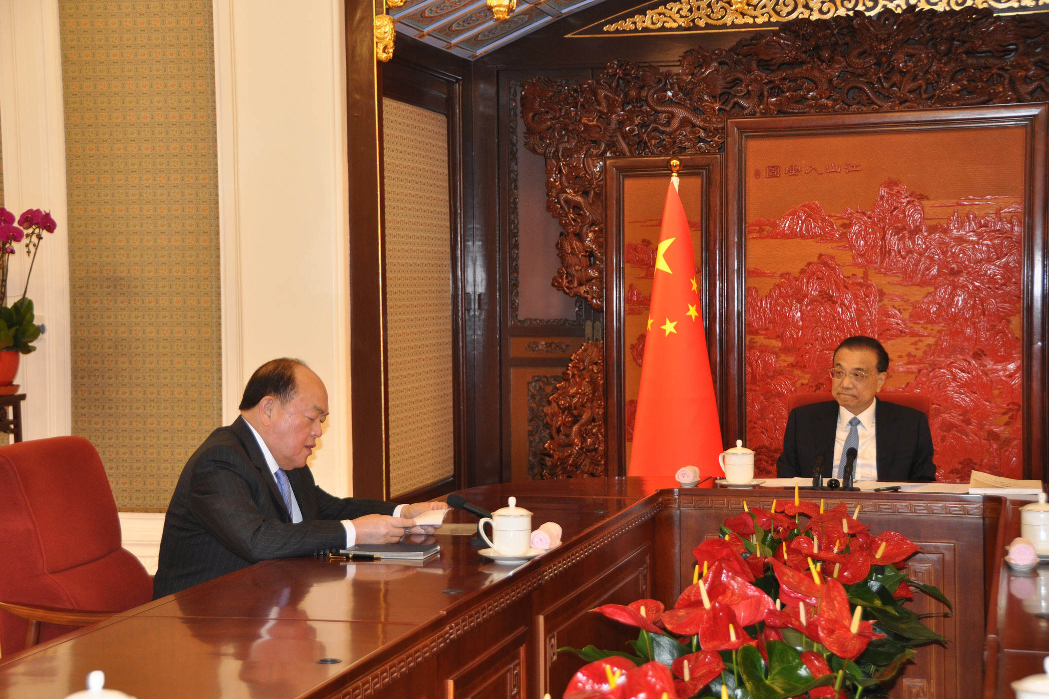 Prime Minister Li Keqiang hopes Macao can better integrate into the larger national development environment