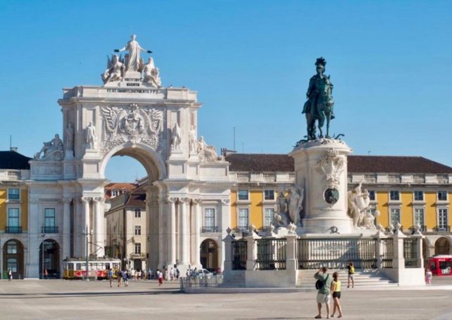Online renewal of Portugal residence permits available for Golden Visas