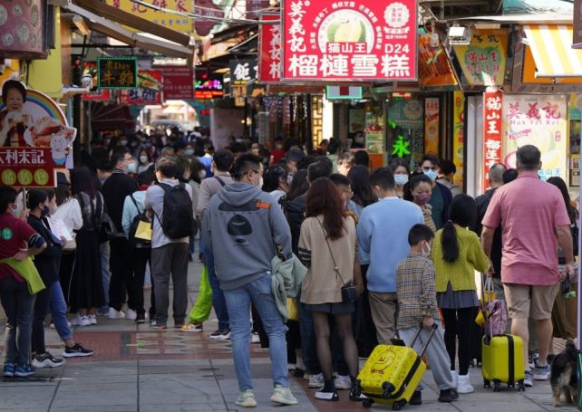 55,000 visitors pour into Macao at weekend