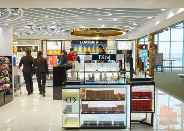 Macao’s wholesale and retail sector began taking on more people at the end of 2022