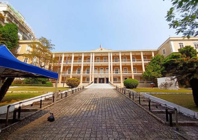 Portuguese diplomatic staff call off a planned strike