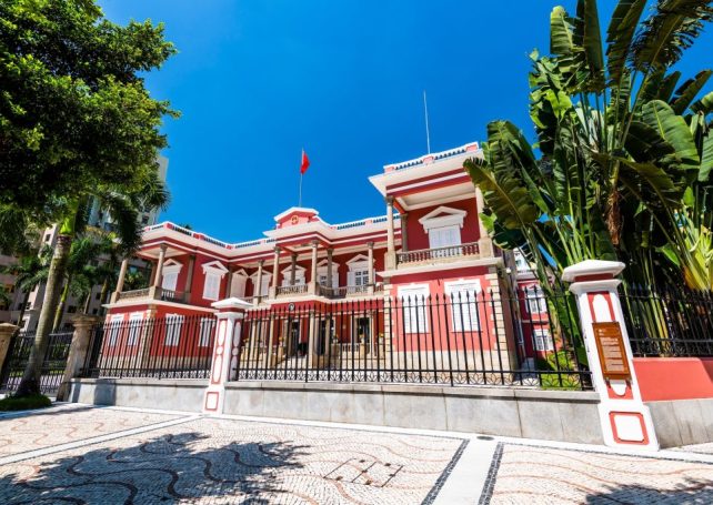The top central government official for Macao has met with local leaders