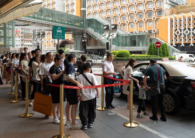 Government to launch public tender for additional taxi licences
