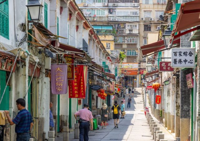 The government has announced a pedestrianisation pilot scheme for Rua da Felicidade