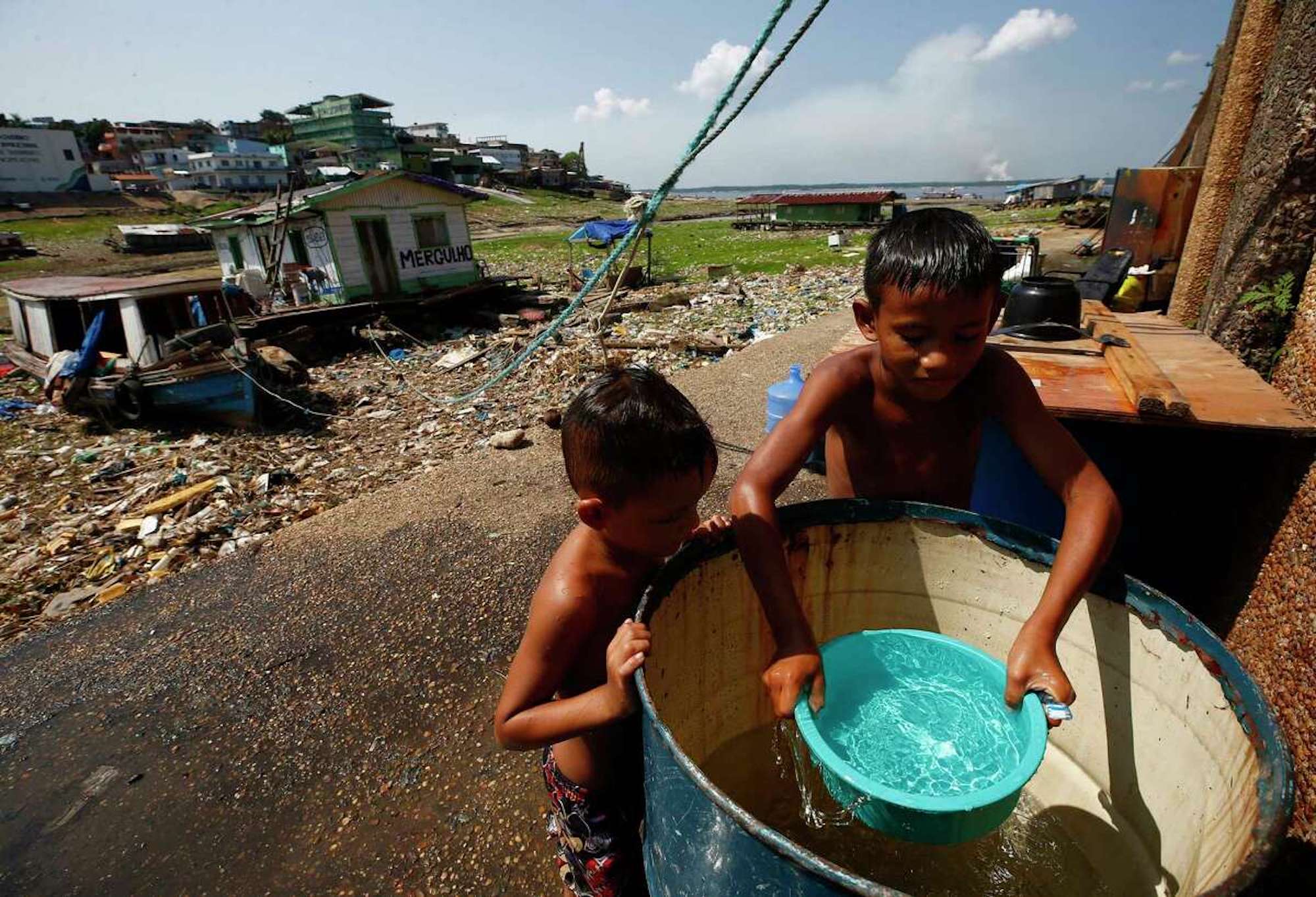 A drought in the Brazilian Amazon will affect half a million people