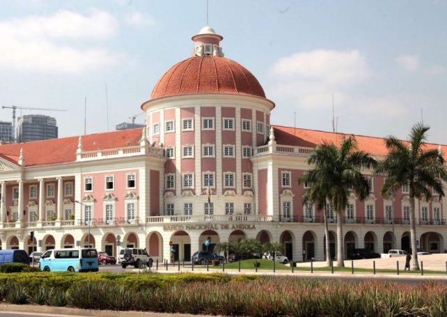 The IMF is encouraging Angola to float its currency