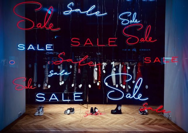 The value of retail sales continues to fall