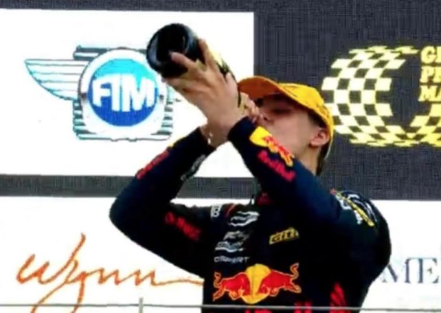 Sports Bureau sorry for underage drinking on Macau Grand Prix podium