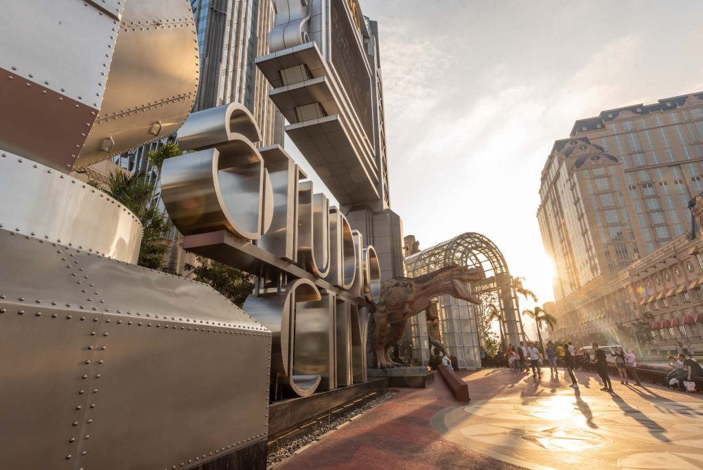 Bridging the gap. How about a walkway between Studio City and the Parisian?