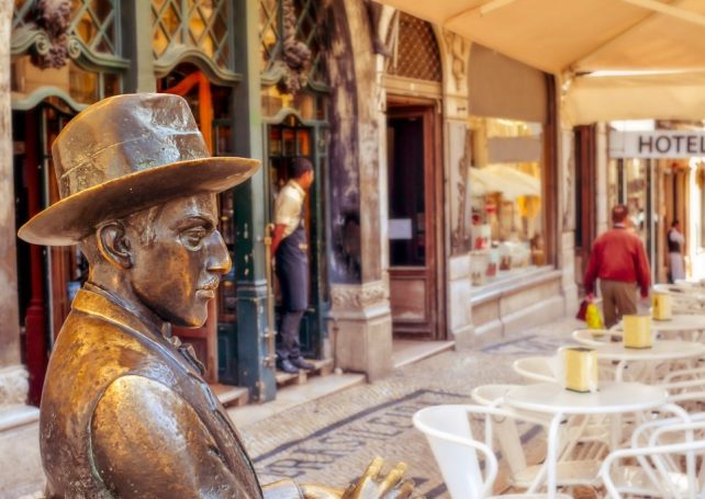 Fernando Pessoa’s ‘The Book of Disquiet’ is being translated into Chinese