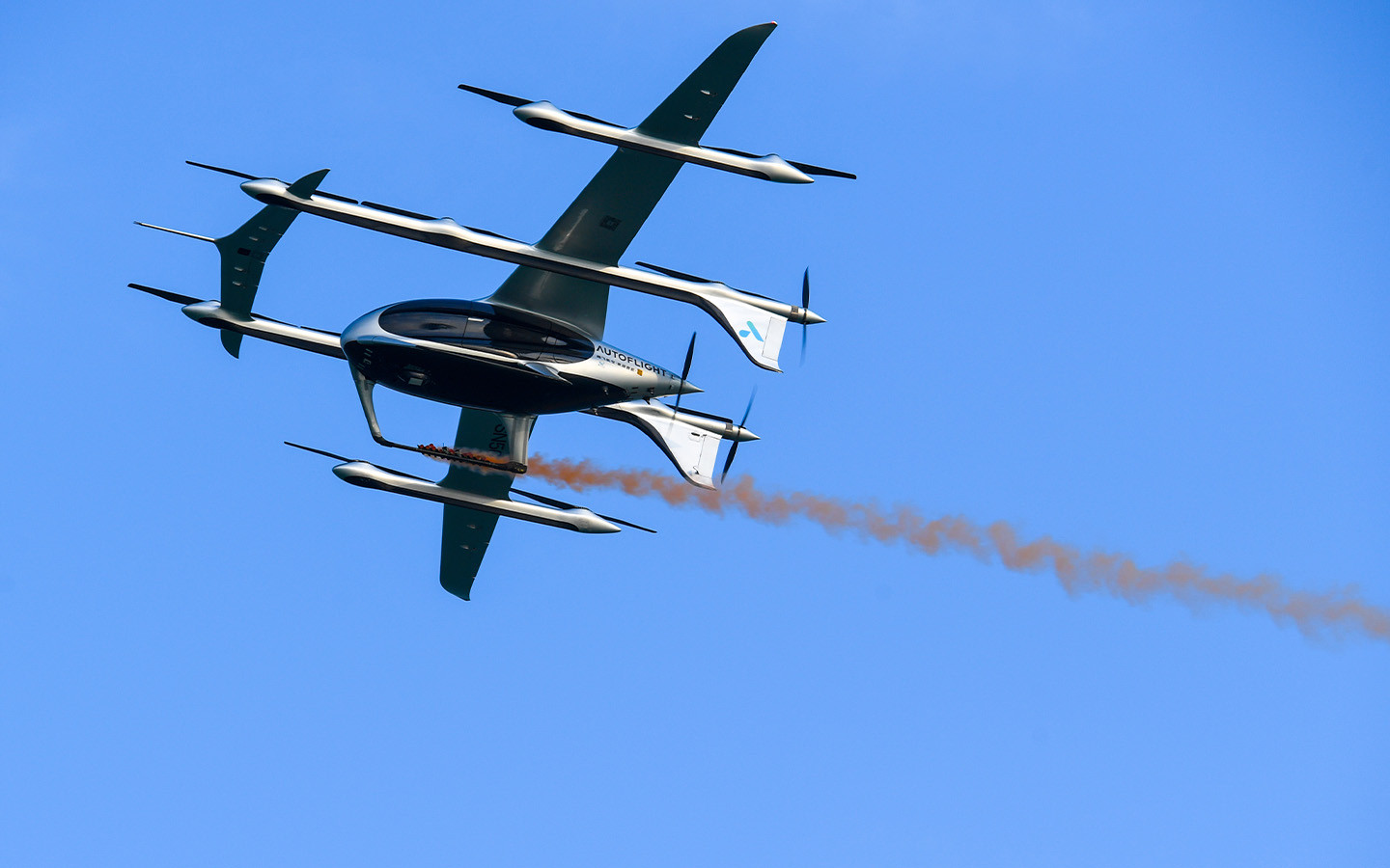 An eVTOL has successfully flown from Shenzhen to Zhuhai for the first time