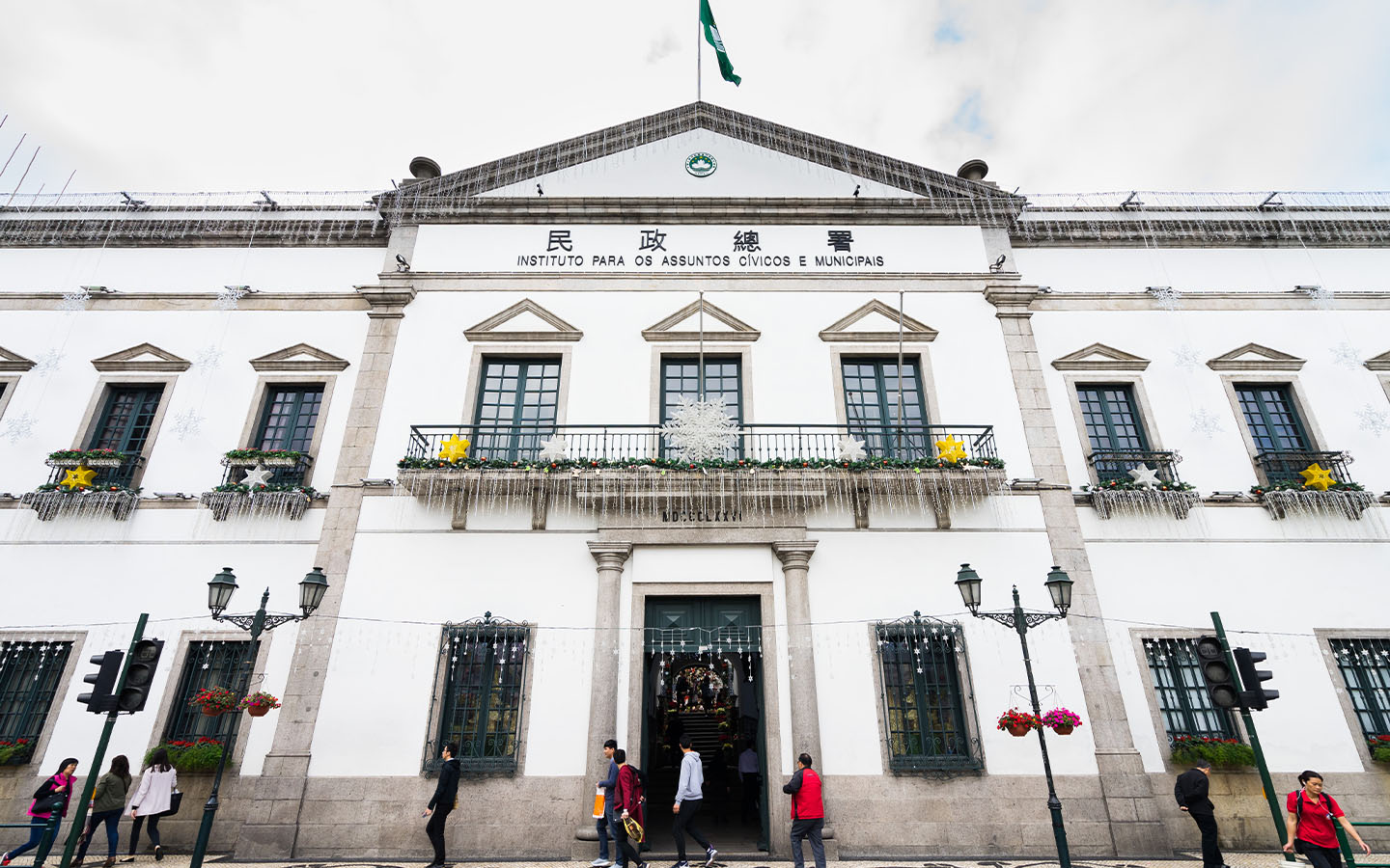 José Tavares is stepping down as the head of the Municipal Affairs Bureau 