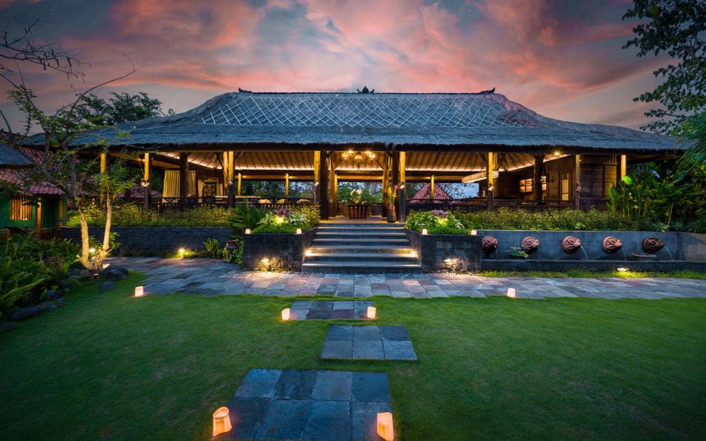Discover the perfect blend of heritage and tradition at Villa Kapungkur, a serene Balinese-style hideaway in Jimbaran