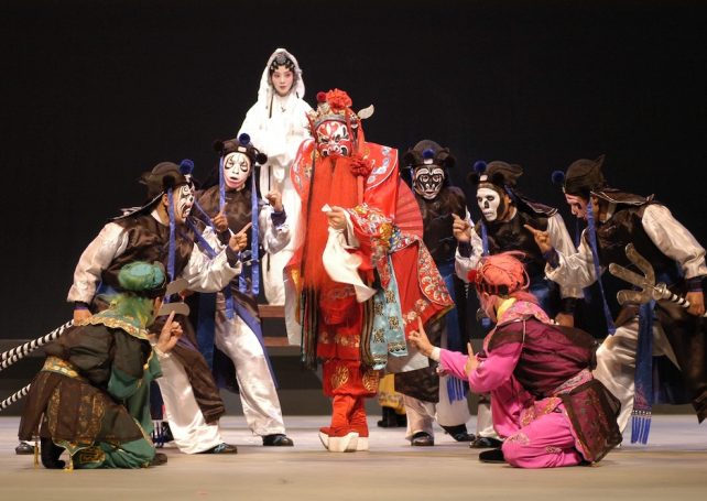 Troupe from Nanjing brings Chinese opera to Brazil