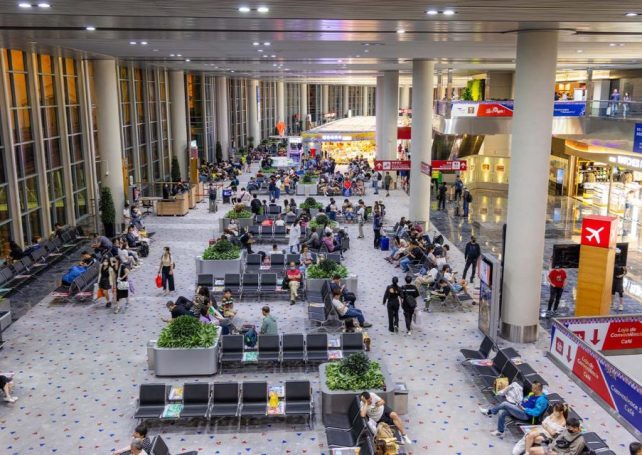 Macao’s airport passenger volume nudges upward in the first quarter
