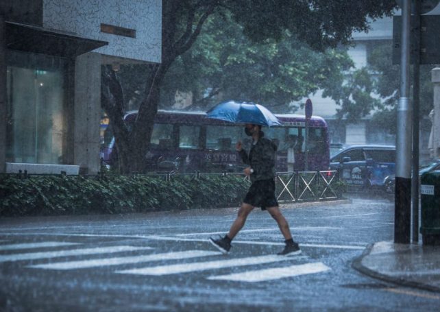 Higher typhoon signals unlikely as Fengshen keeps its distance from Macao